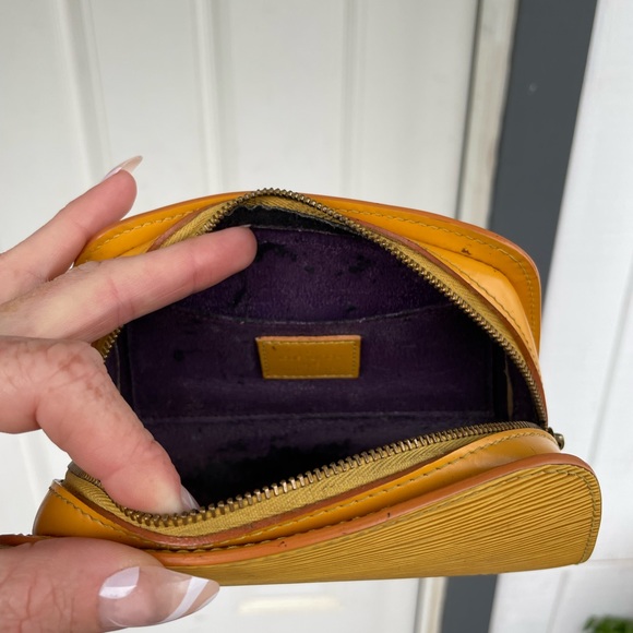 LOUIS VUITTON Epi Dauphine PM Cosmetic Pouch Yellow - Picture 9 of 10